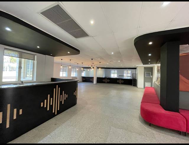 2,415M² OFFICE TO LET IN BRYANSTON